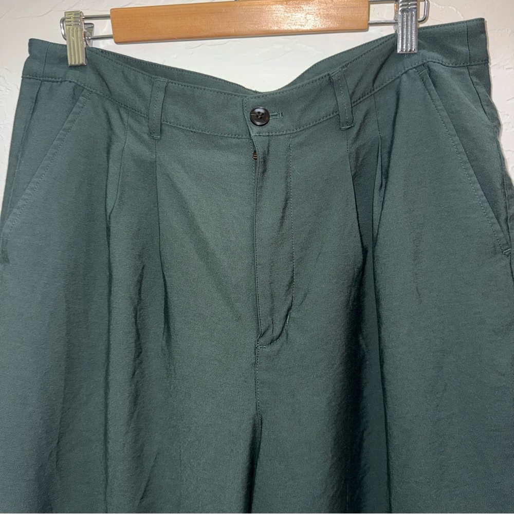 Madewell High-Rise Pleated Cropped Wide-Leg Pants in Forest Green - Picture 7 of 14